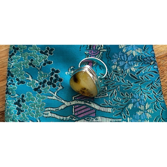 Vintage Jewelry - Agate Stone Ring